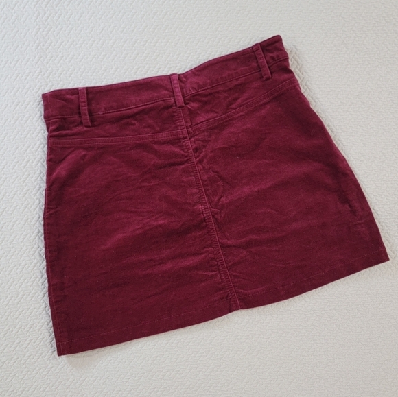 Forever 21 Burgundy Skirt with Gold Buttons Size Medium Mini Casual - Picture 3 of 12